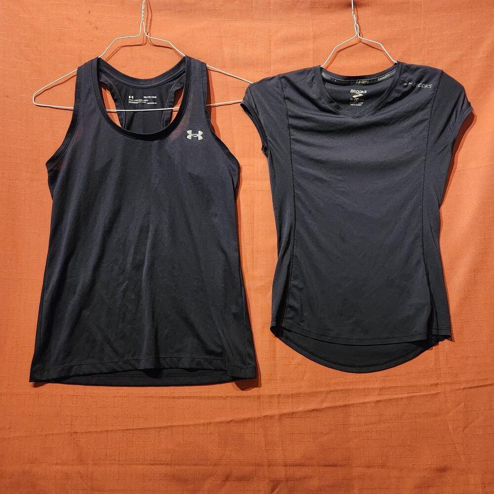 Lot Of 2 Women XS Black Running T-shirts Brooks Stealth & Under Armour HeatGeat